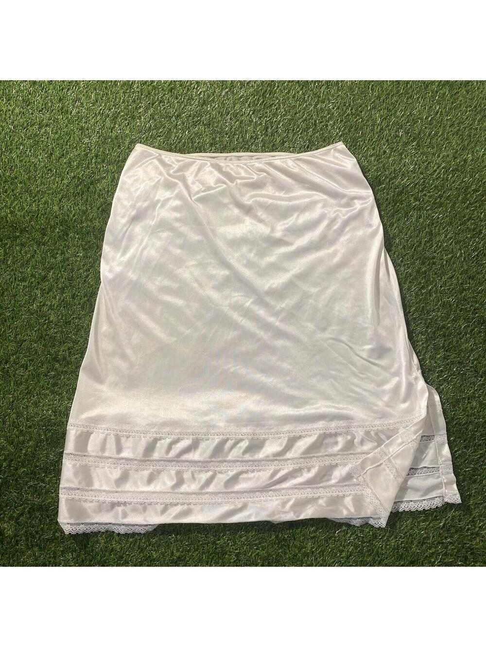 Vintage 90’s Sears White satin mini skirt with lace trim